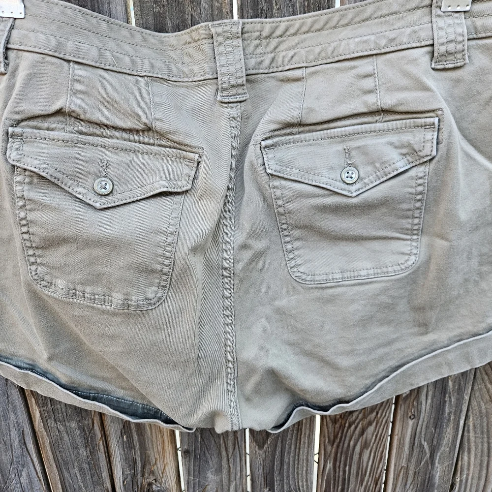 Torrid Women's Tan Shorts Size 18 - Picture 12 of 16